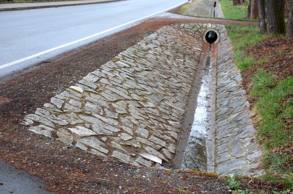 Ditch Landscaping in Los Gatos